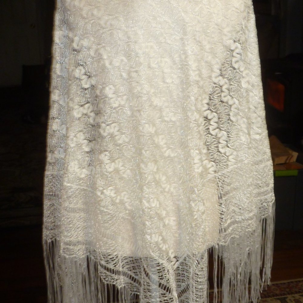 Poncho CREATE A NEW LOOK- LACE  pull on Cover Up White top with fringes